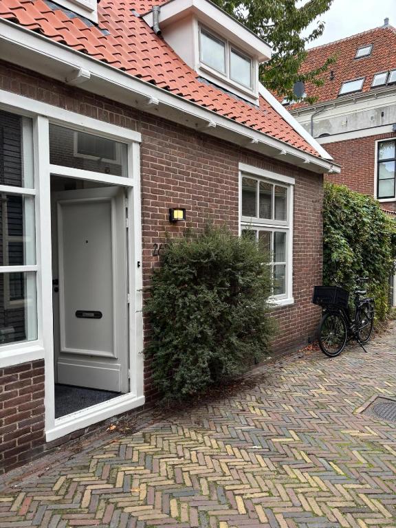 Το κτήριο όπου στεγάζεται  το διαμέρισμα