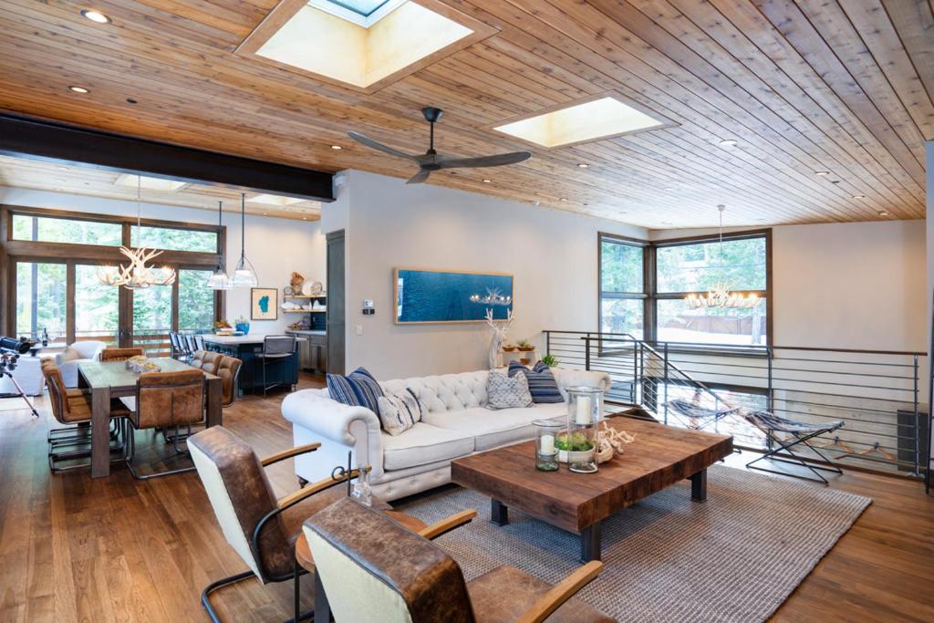 Posezení v ubytování West Shore - West Shore Hideaway