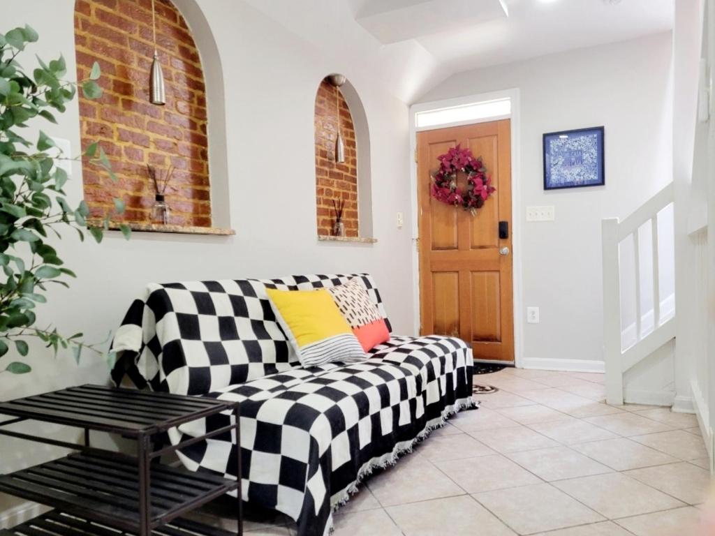 Fotografie z fotogalerie ubytování Whole House Walking Distance Stadium Free Parking v destinaci Baltimore