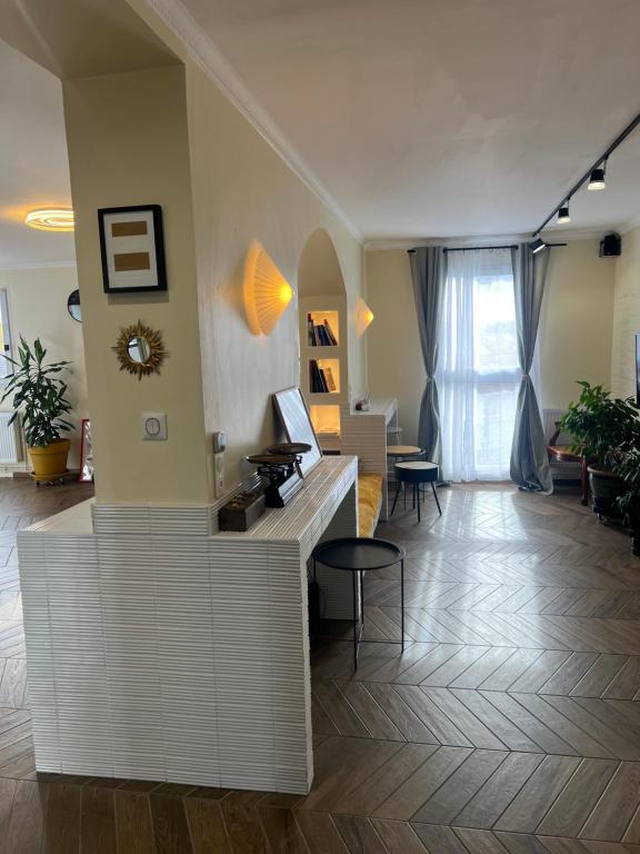 a living room with a couch and a table at Le Duplex in Argenteuil