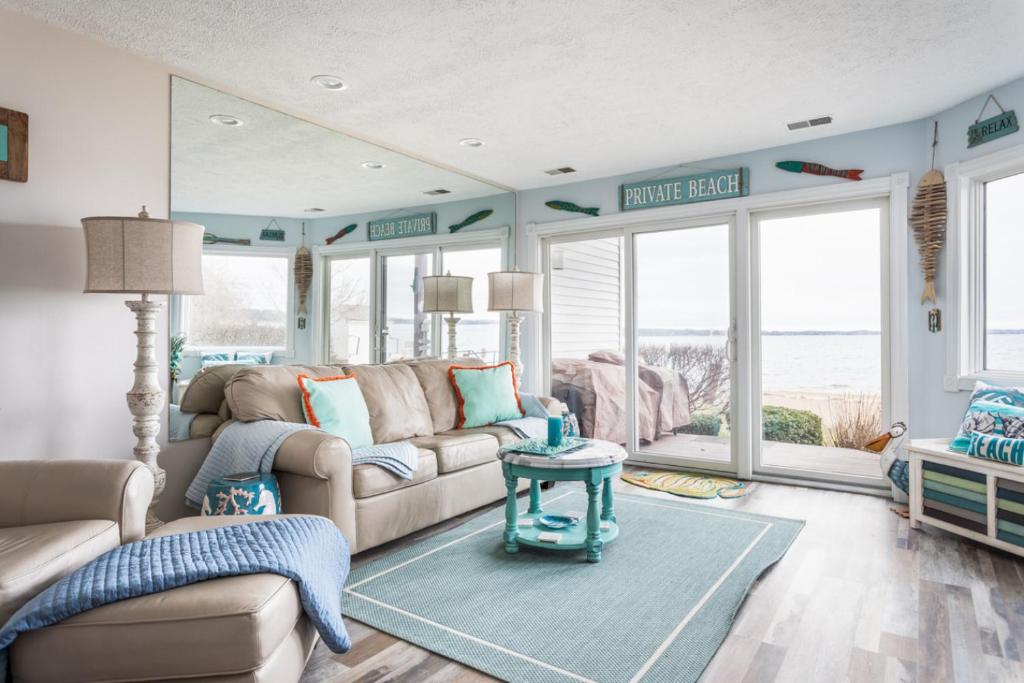 een woonkamer met een bank en een tafel bij Coastal Serenity 108 Beachfront Condo Near Downtown in Fivemile Corner