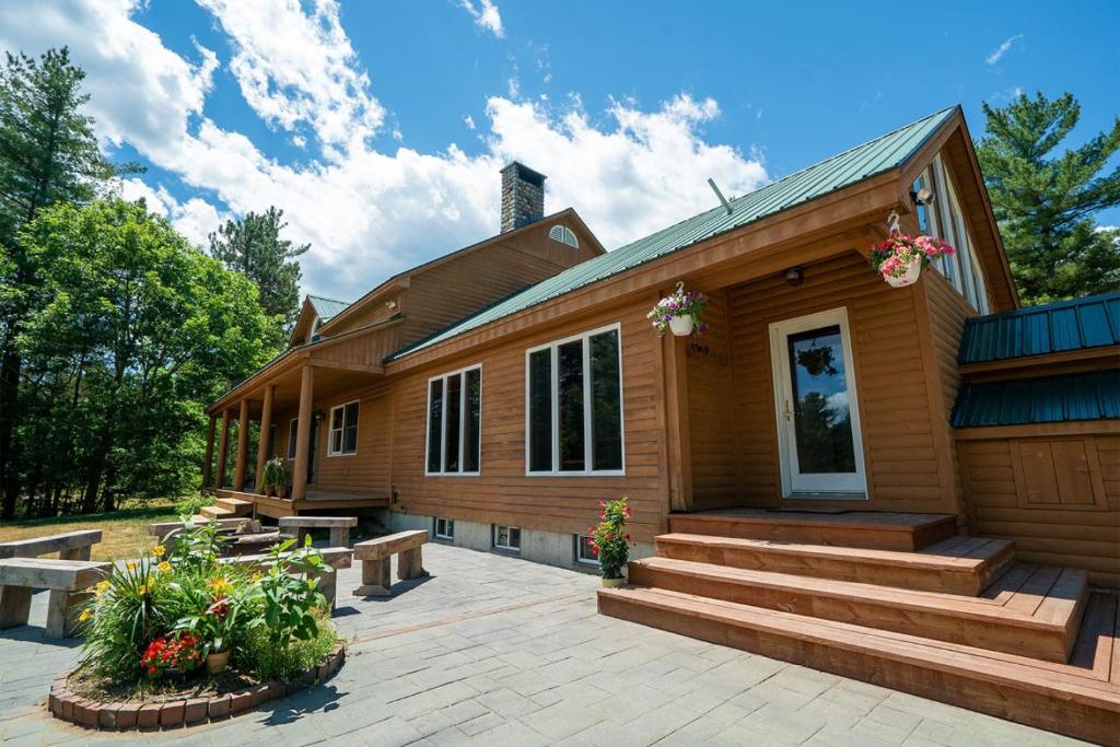 Το κτήριο όπου στεγάζεται  η παραθεριστική κατοικία