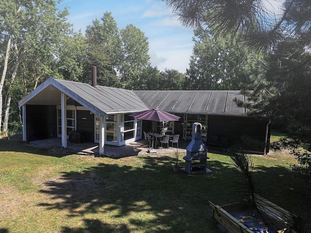 En have udenfor 10 person holiday home in Væggerløse-By Traum