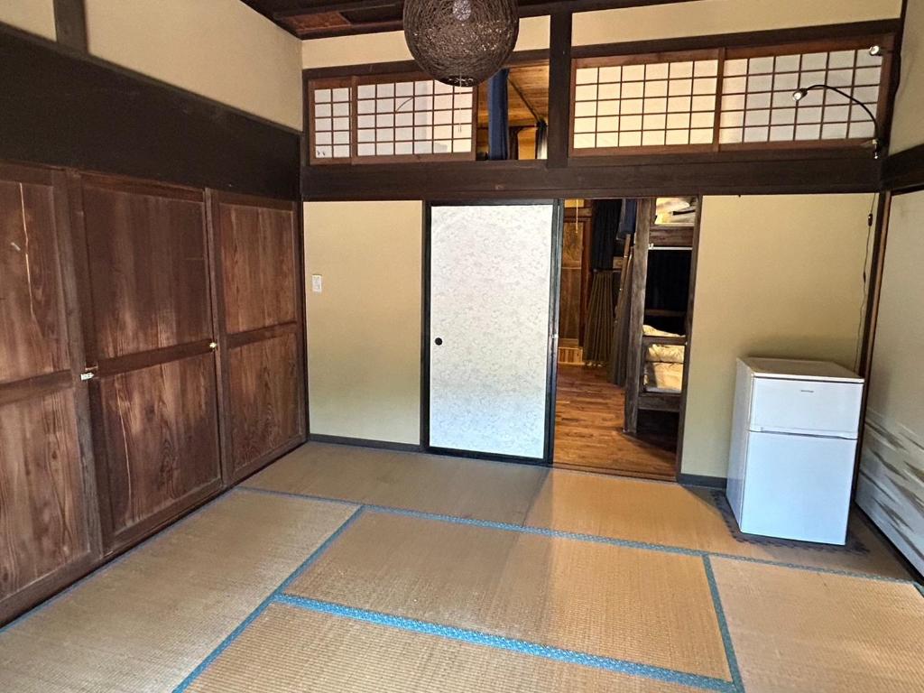 Imagem da galeria de 築150年の古民家ゲストハウスひとたび em Iwaki