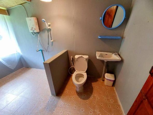 a bathroom with a toilet and a sink at KowitFarmstay in Ban Mae Pan Noi