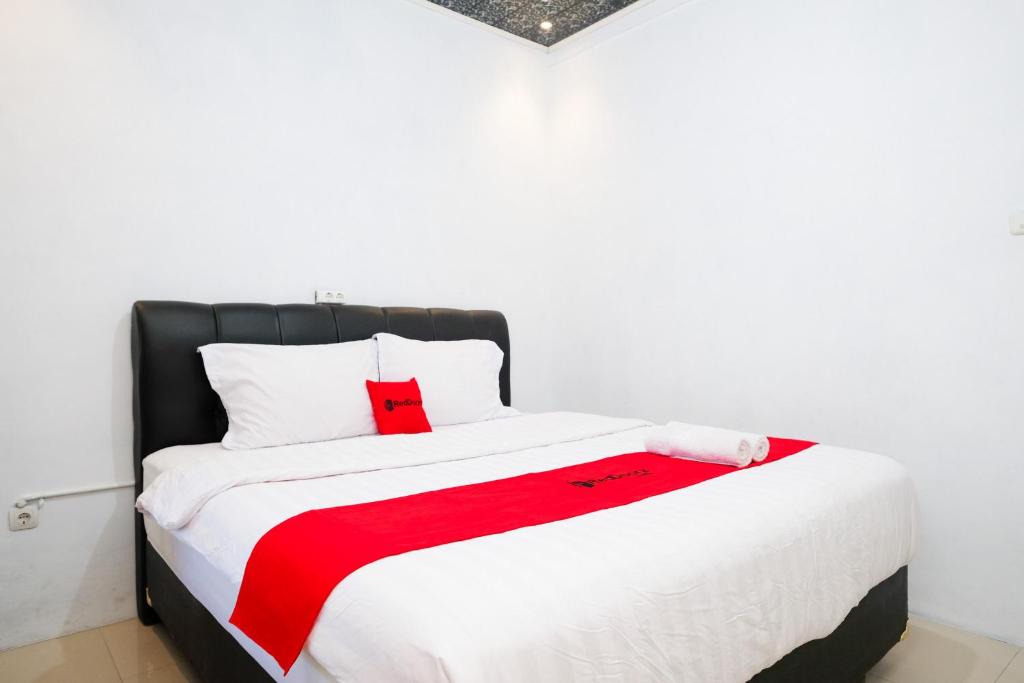RedDoorz Syariah Near Stasiun Wates - Camera Doppia Deluxe