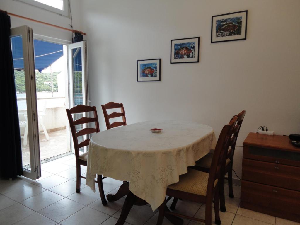 Zdjęcie z galerii obiektu Apartments Livia w mieście Lastovo