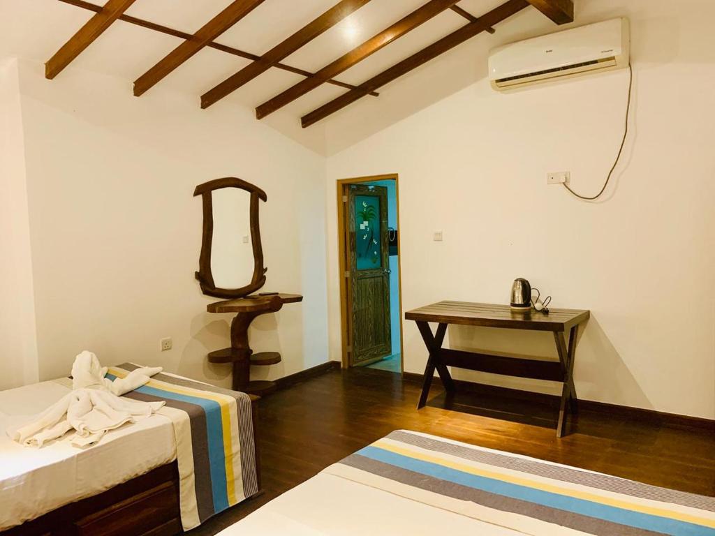 Postel nebo postele na pokoji v ubytování Stone Caving Resort Udawalawa