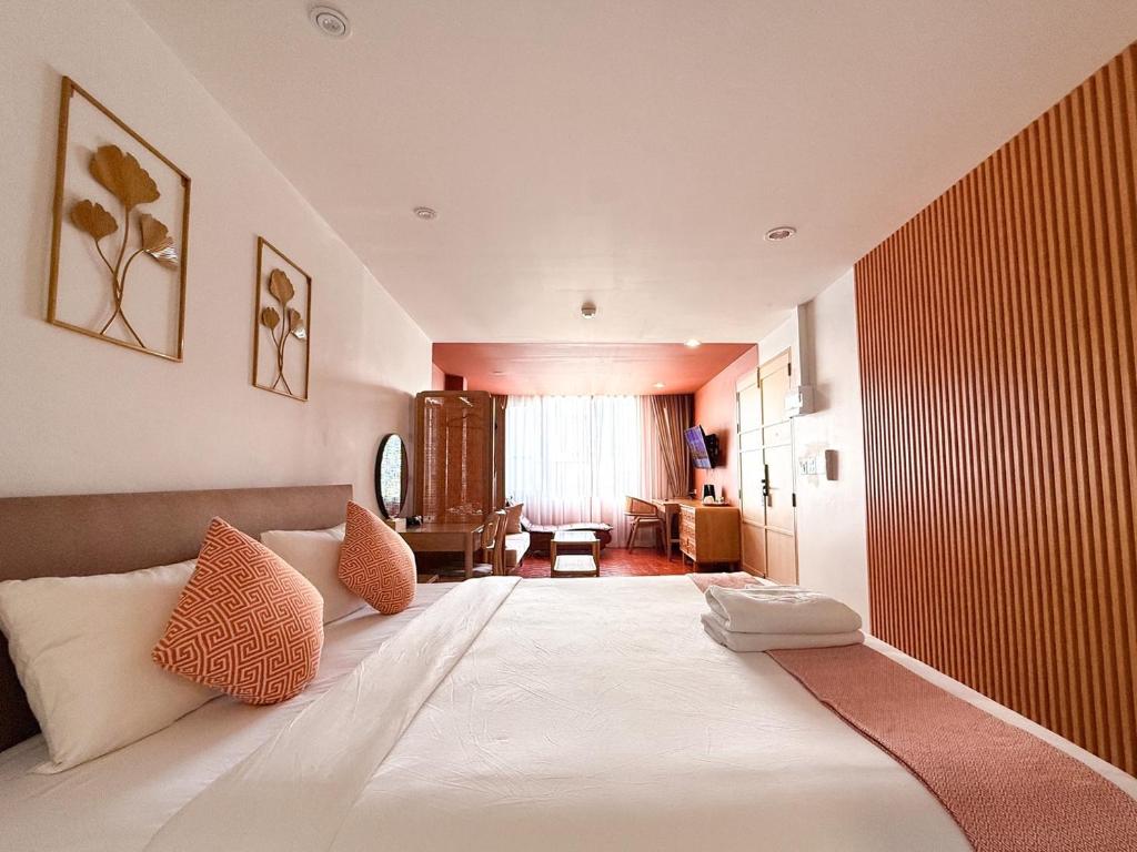 Giường trong phòng chung tại SO Zen Hotel Silom Bangkok