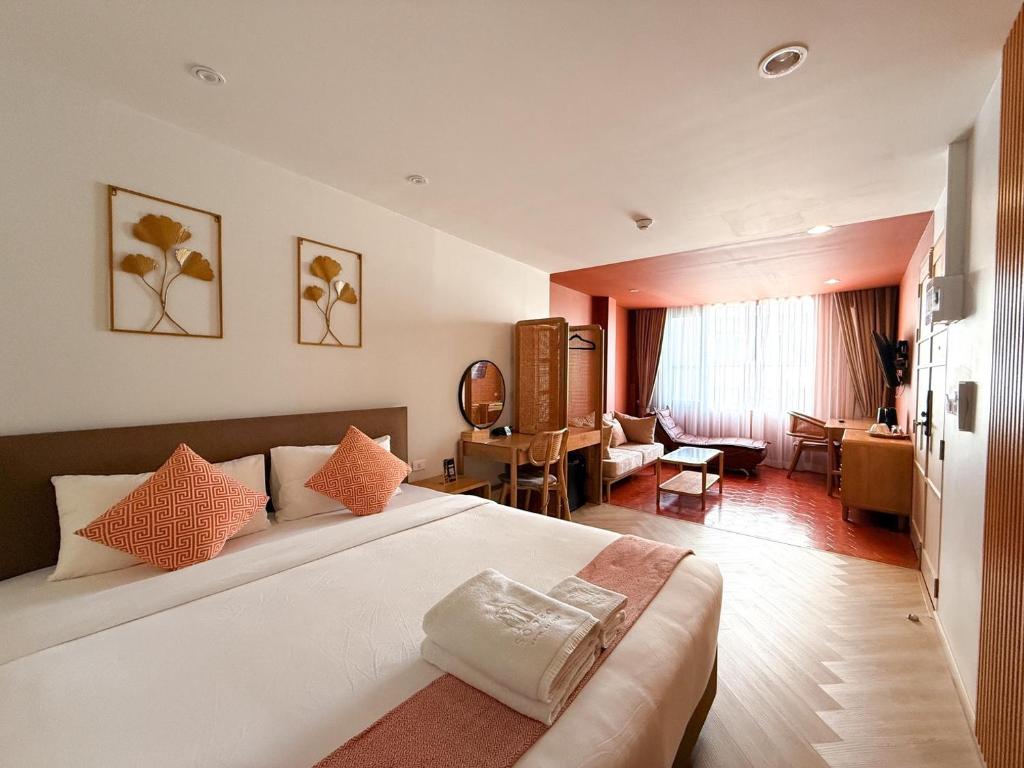 Postel nebo postele na pokoji v ubytování SO Zen Hotel Silom Bangkok