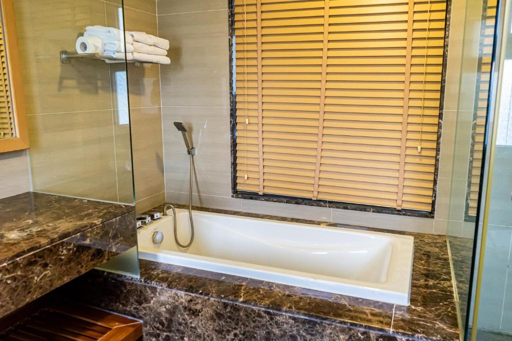 Phòng Gia Đình (4 Người lớn) có cửa sổ