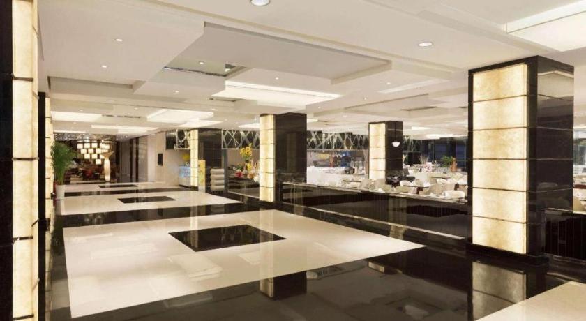 Restaurace v ubytování Ramada Plaza by Wyndham Lianyungang