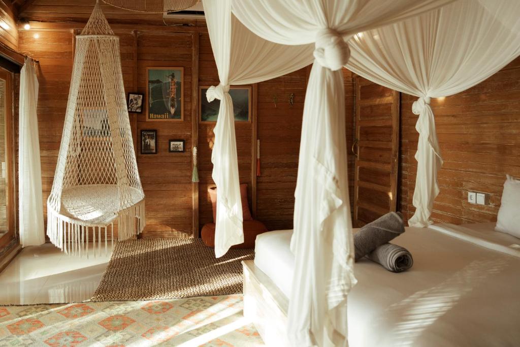 Una cama o camas en una habitación de Spice Trader