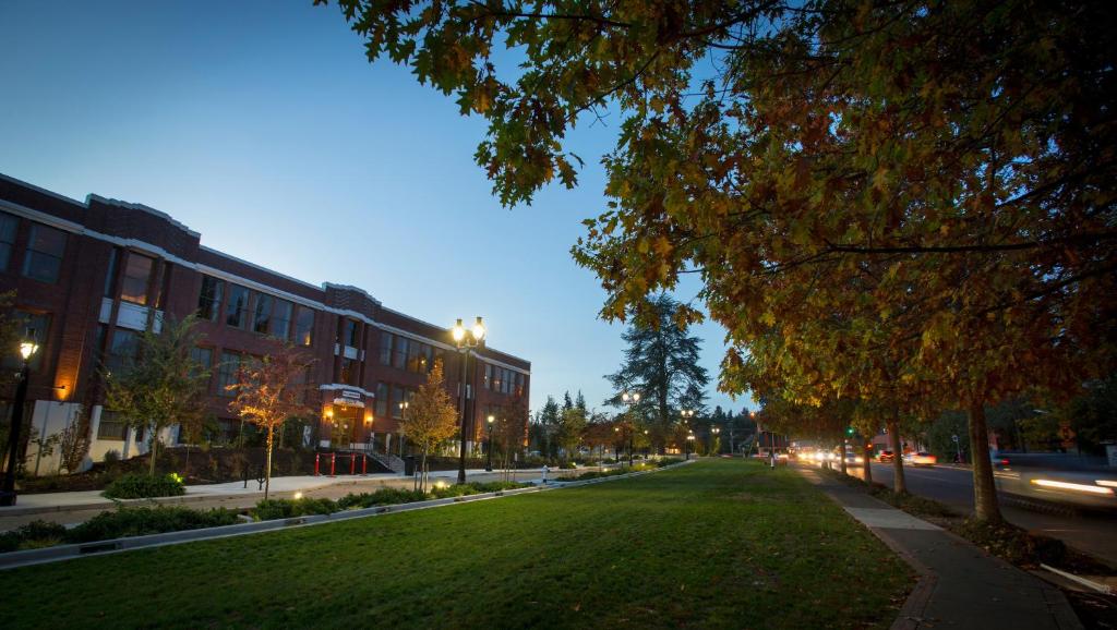 Zahrada ubytování McMenamins Anderson School
