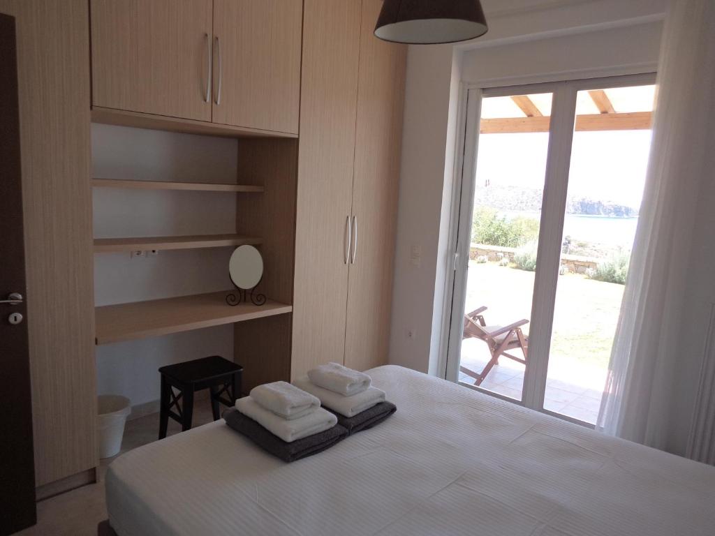 Кровать или кровати в номере Lefka's Villas