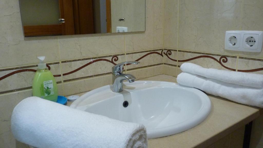 AZORES HOLIDAYS HOUSE -B&B - Suites - Self Check-in KEYBOARD - 14