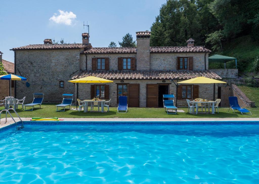 Bazén v ubytování Agriturismo Monte Acuto nebo v jeho okolí