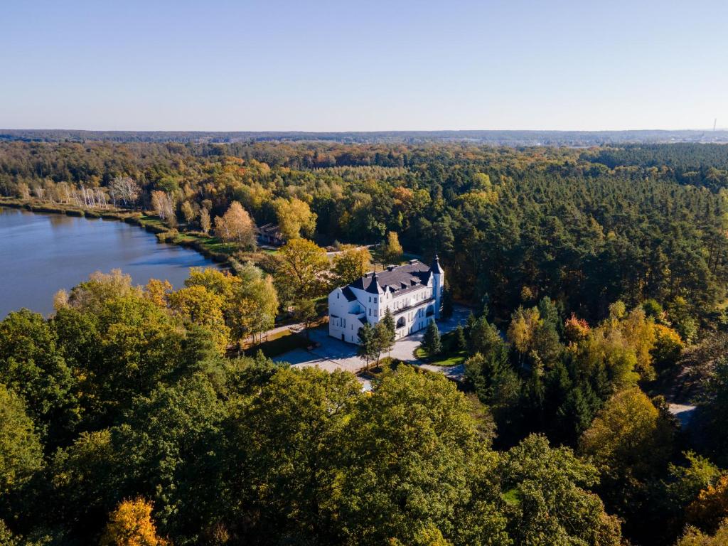 an aerial view of a house in the middle of a lake at Castle Lakes - Apartamenty in Legnica