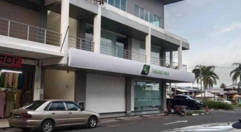 a car parked in front of a building at OYO HOME 90671 Dd Rest House in Tawau