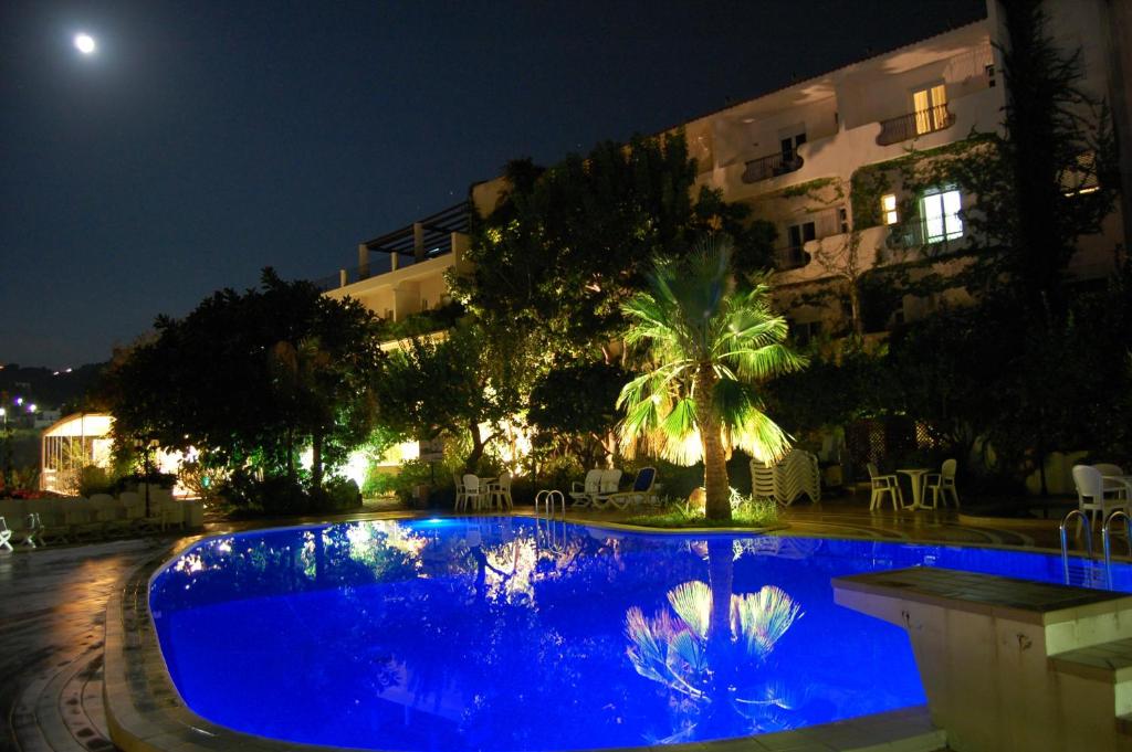 Bazén v ubytování Hotel Giardino Sul Mare nebo v jeho okolí