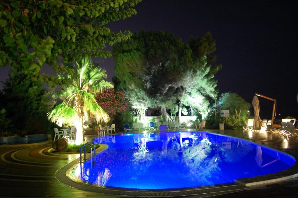 Bazén v ubytování Hotel Giardino Sul Mare nebo v jeho okolí