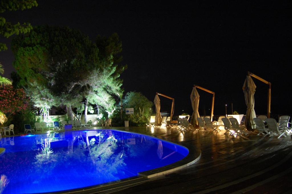 Bazén v ubytování Hotel Giardino Sul Mare nebo v jeho okolí