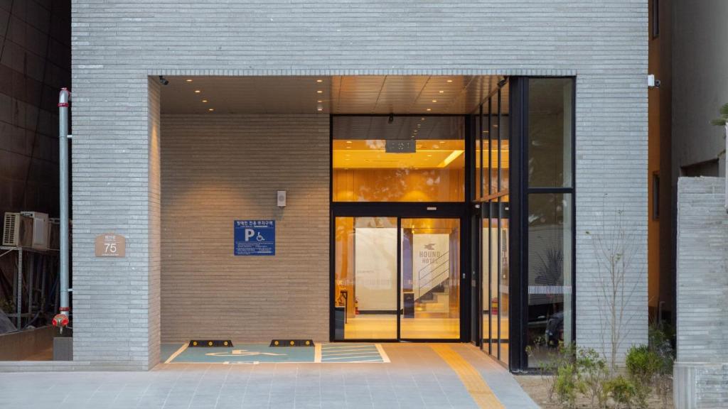 La fachada o entrada de 하운드 호텔 포항 영일대점