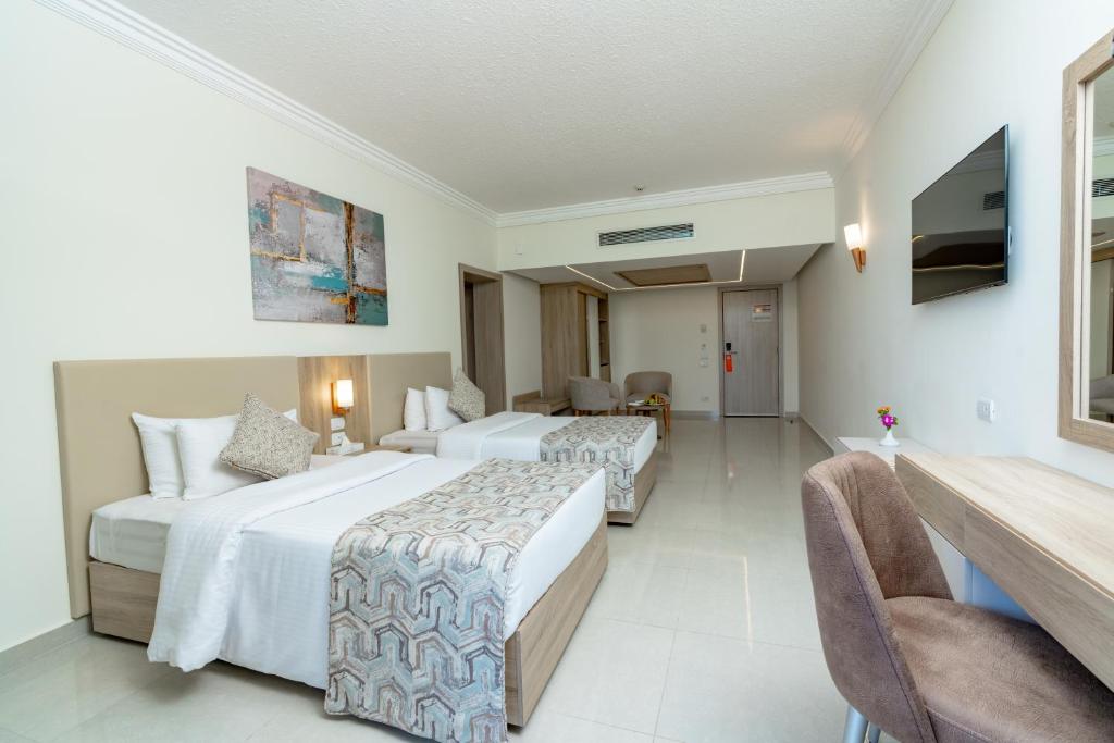 Palm Beach Resort Families and Couples only - 3