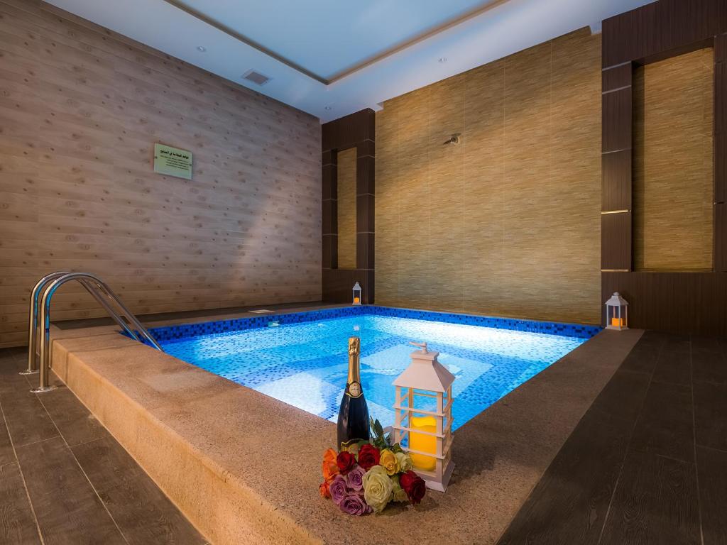 Bazén v ubytování Mrfaaliah for Furnished Apartments مرفا عاليه للشقق المخدومة nebo v jeho okolí