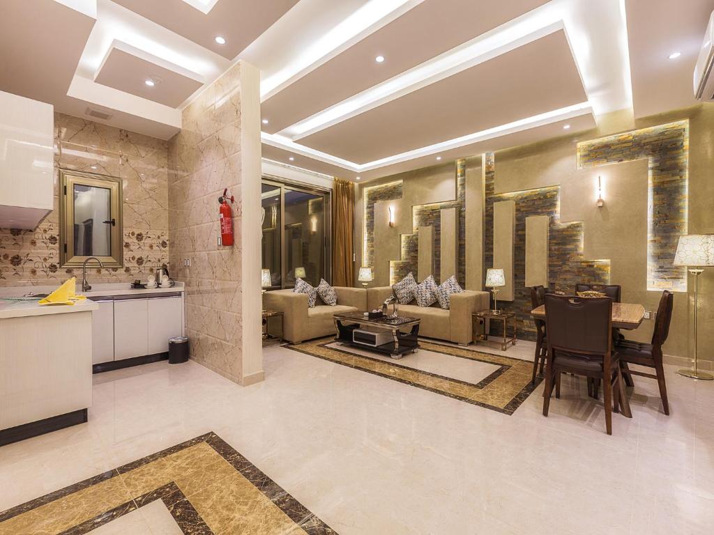 Posezení v ubytování Mrfaaliah for Furnished Apartments مرفا عاليه للشقق المخدومة