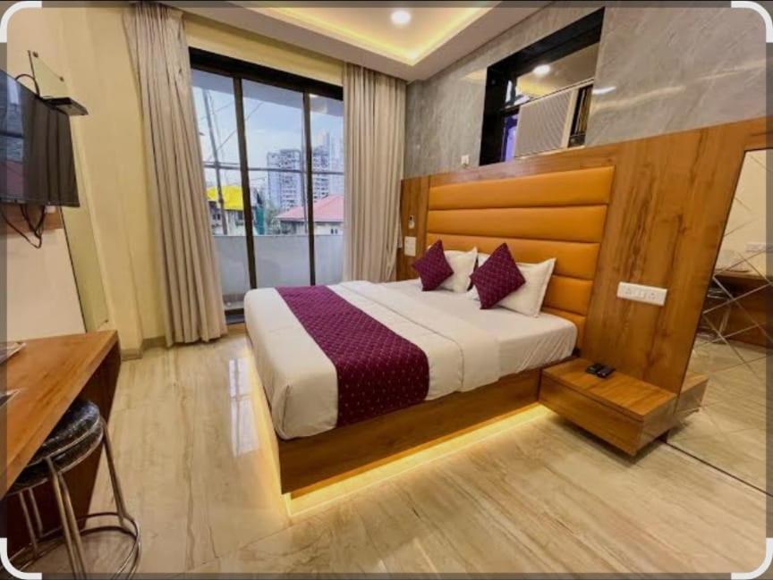 Ένα ή περισσότερα κρεβάτια σε δωμάτιο στο New Hotel National