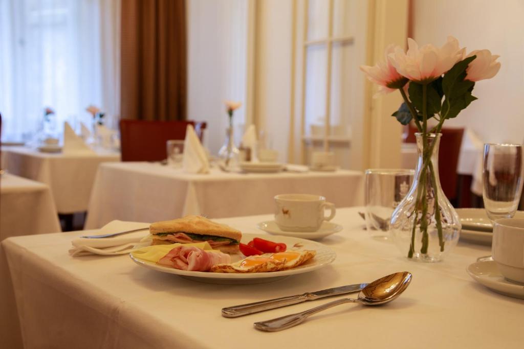 Hotel Golden Lamb - Resim 20