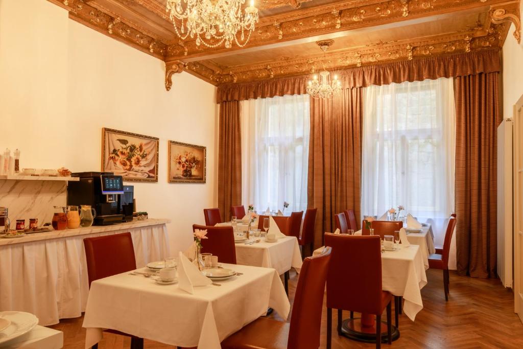 Hotel Golden Lamb - Resim 4