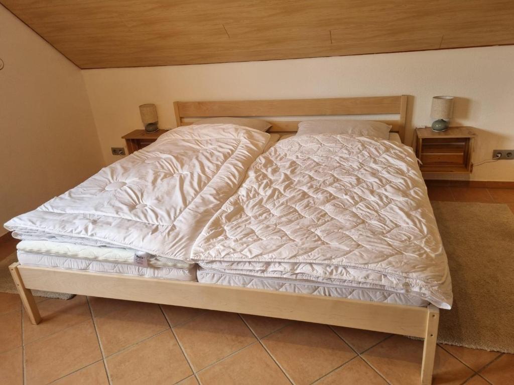 Postel nebo postele na pokoji v ubytování Johanna, Ferienwohnung