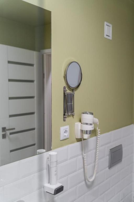 
Deluxe Room (1 adult + 2 children)
