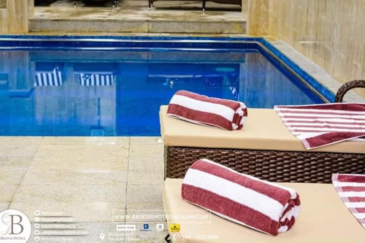 Bazén v ubytování Bristol Hotel Long Stayer nebo v jeho okolí