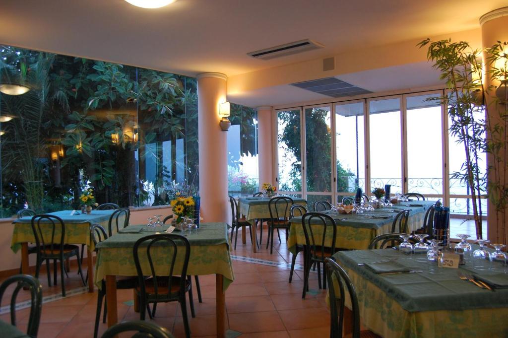 Restaurace v ubytování Hotel Giardino Sul Mare