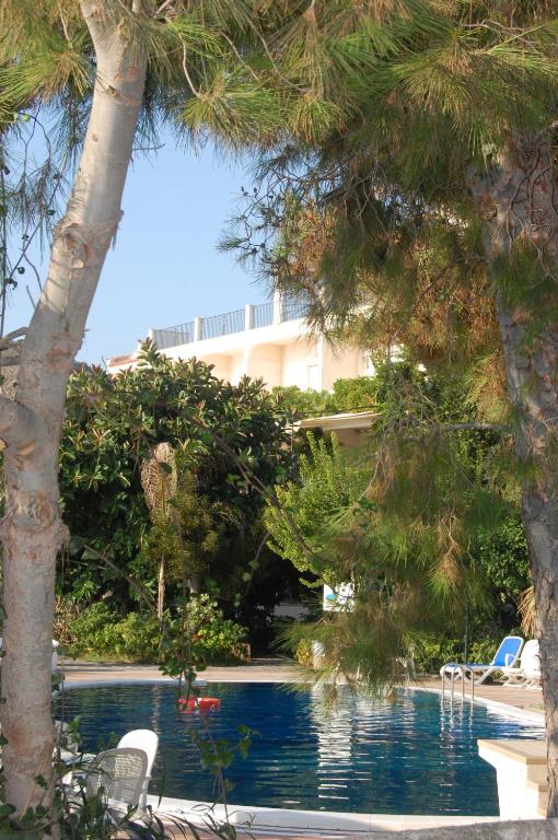 Bazén v ubytování Hotel Giardino Sul Mare nebo v jeho okolí