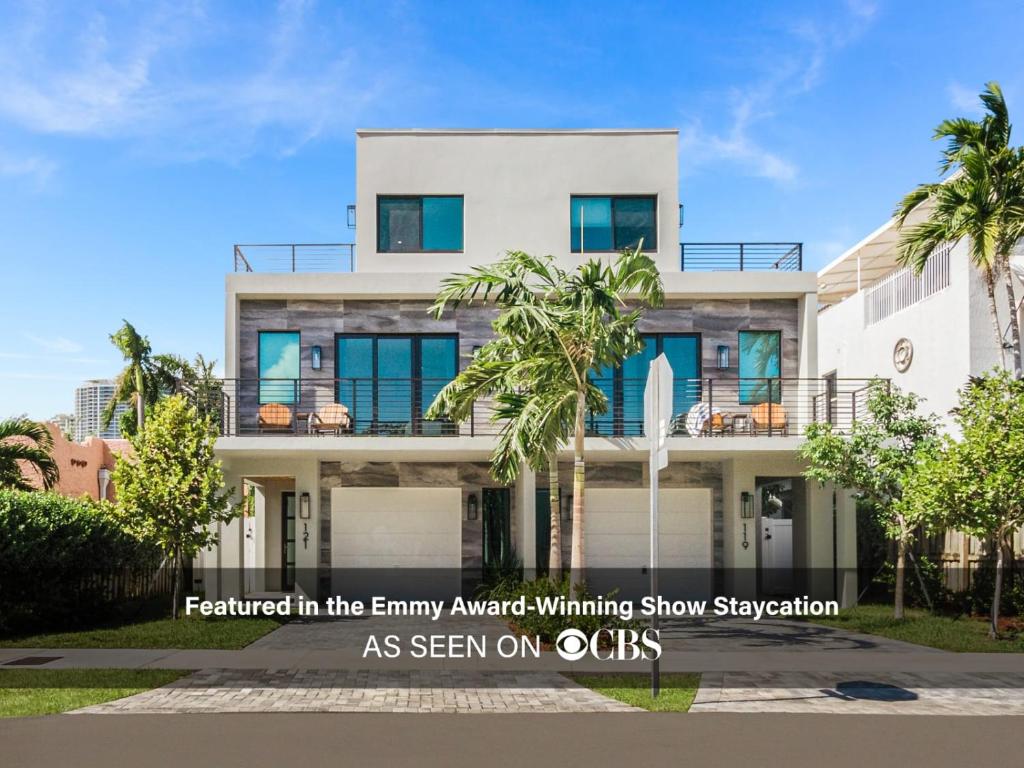 劳德代尔堡Luxury Paradise walk to Las Olas -5 mins to Beach的艾美奖获奖节目《Showstory》中的一栋房子