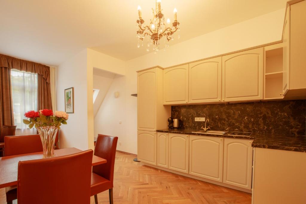 Hotel Golden Lamb - Resim 35