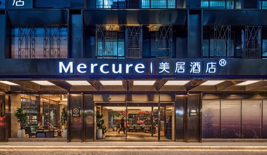 a store front of a me centre building at night at Mercure Xi'an History Museum in Xi'an