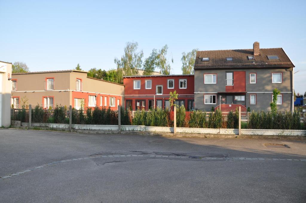 a row of houses on a street at Pension Alis Augsburg Lechhausen Neueröffnung in Augsburg