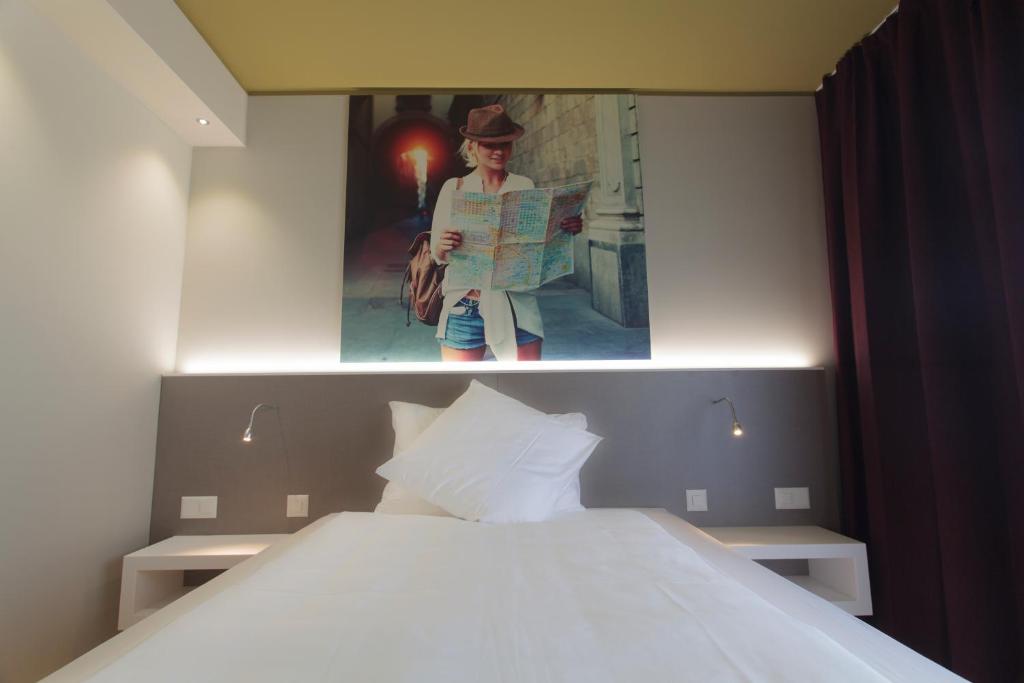 Postel nebo postele na pokoji v ubytování Hotel City Locarno