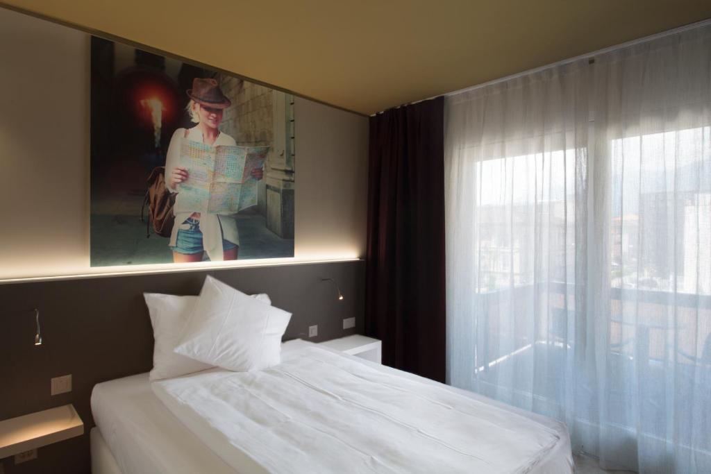 Postel nebo postele na pokoji v ubytování Hotel City Locarno