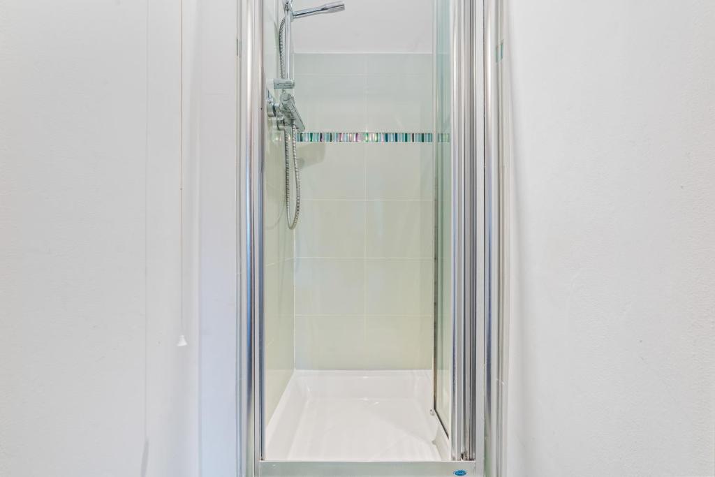 Koupelna v ubytování Large 5-Bed Home for Contractors in Headington