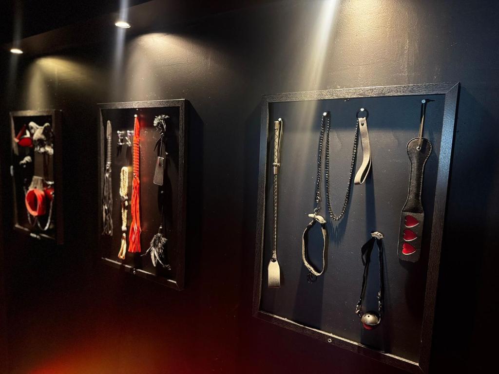 WattigniesにあるLove Room Les secrets interditsのギャラリーの写真