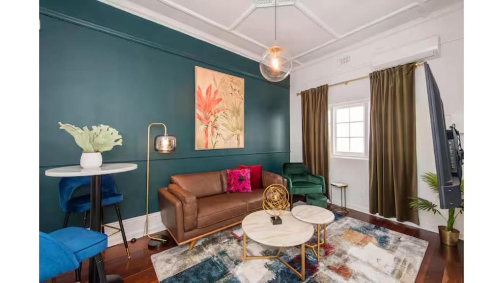 Central 1BDR APT in West Perth with Parking