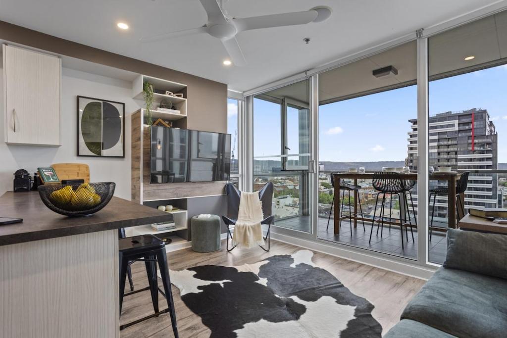 The Urban Glasshouse, Lvl 12, Lap Pool, Spa, Sauna