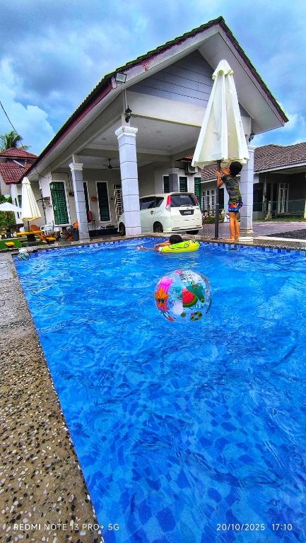 a pool with a toy in the middle of it at Tiffana Homestay in Kampong Ayer Terjun