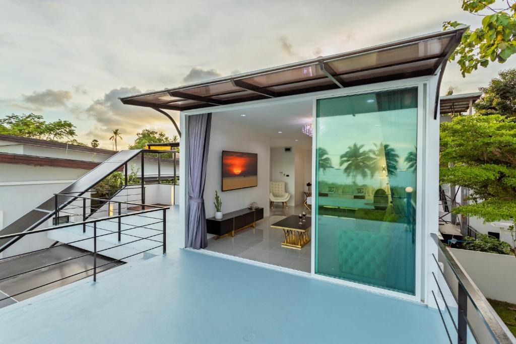 Πισίνα στο ή κοντά στο NEW! 3-Bedroom Pool Villa Overlooking Chalong Bay-Nariya V9